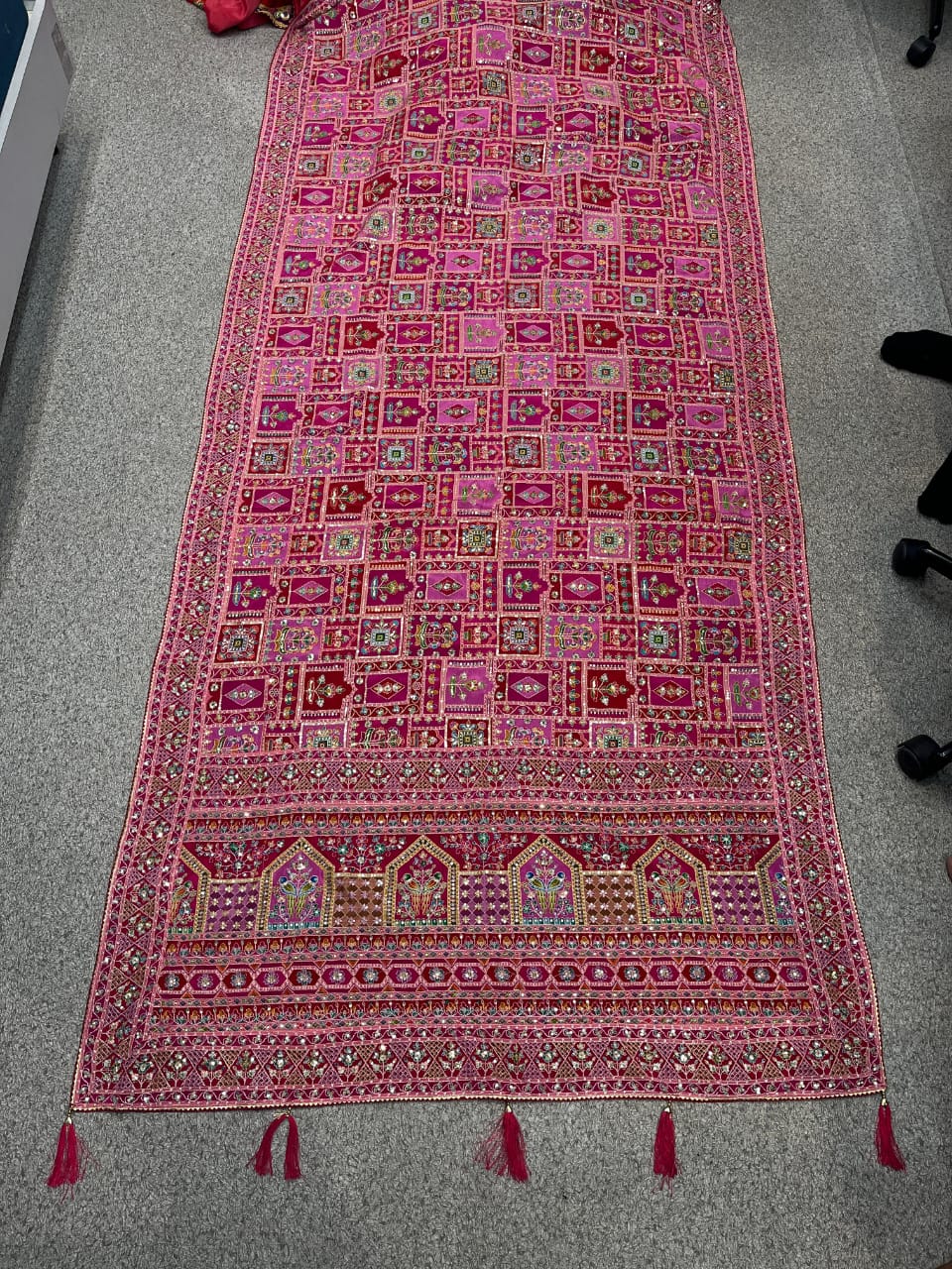 Premium Rani Pink Patola-Inspired Soft Silk Saree with All-Over Geometric Weaving & Rich Designer Pallu